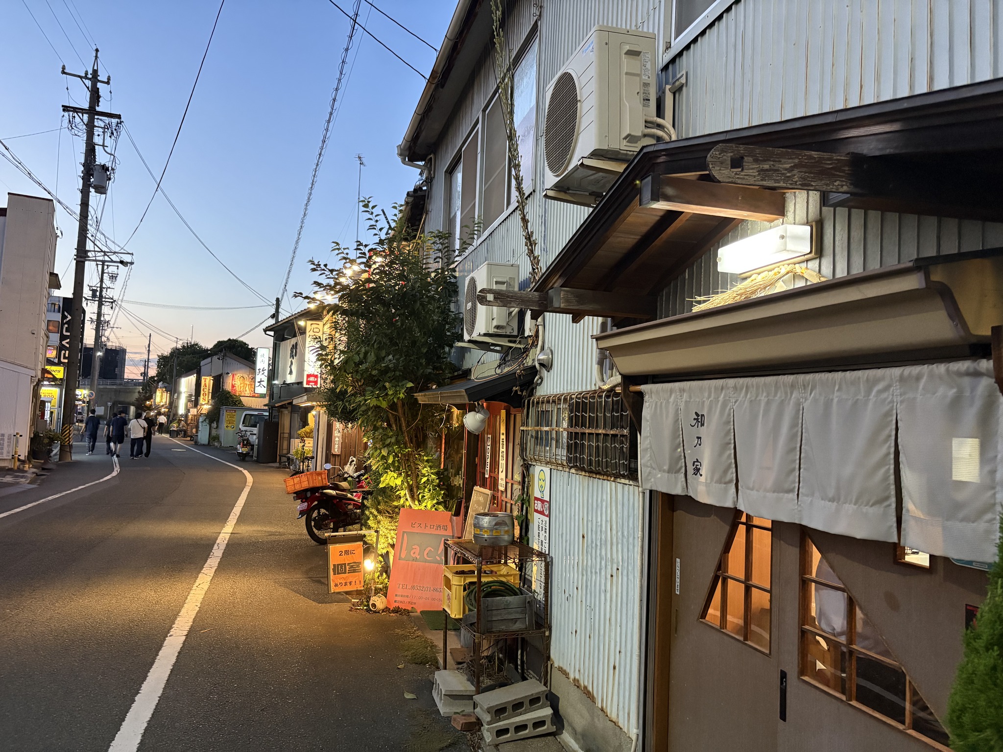 丰桥市爱知县魅力西口区的酒吧街